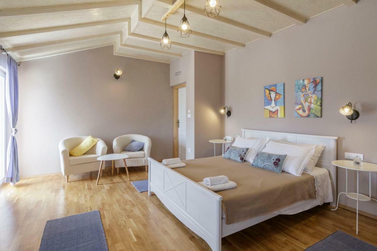 Apartments Mardesic Komiza Exterior photo