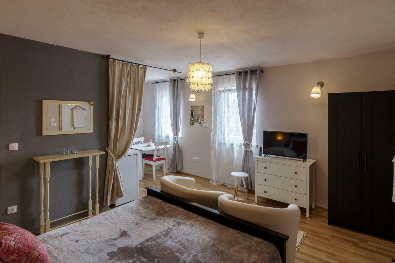 Apartments Mardesic Komiza Exterior photo