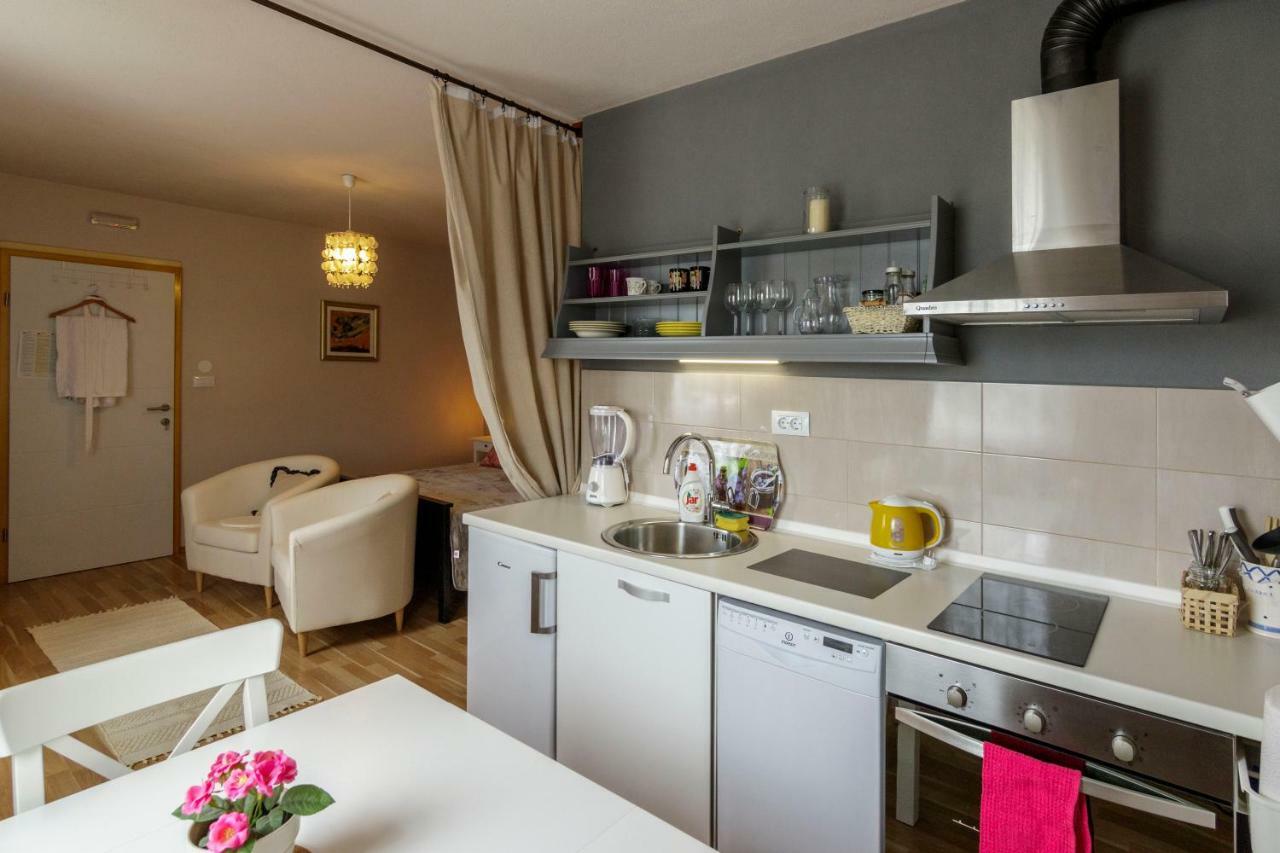 Apartments Mardesic Komiza Exterior photo
