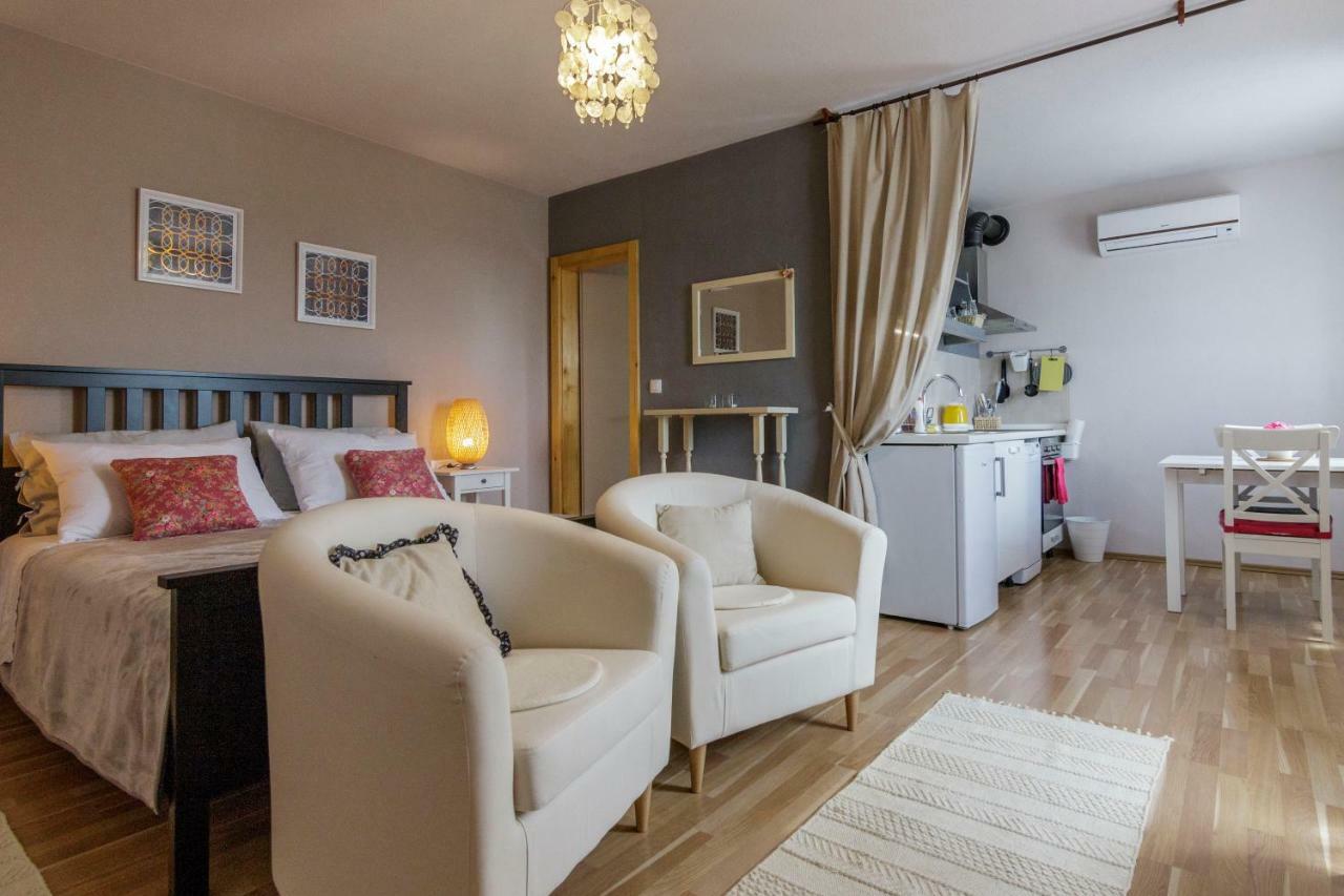 Apartments Mardesic Komiza Exterior photo