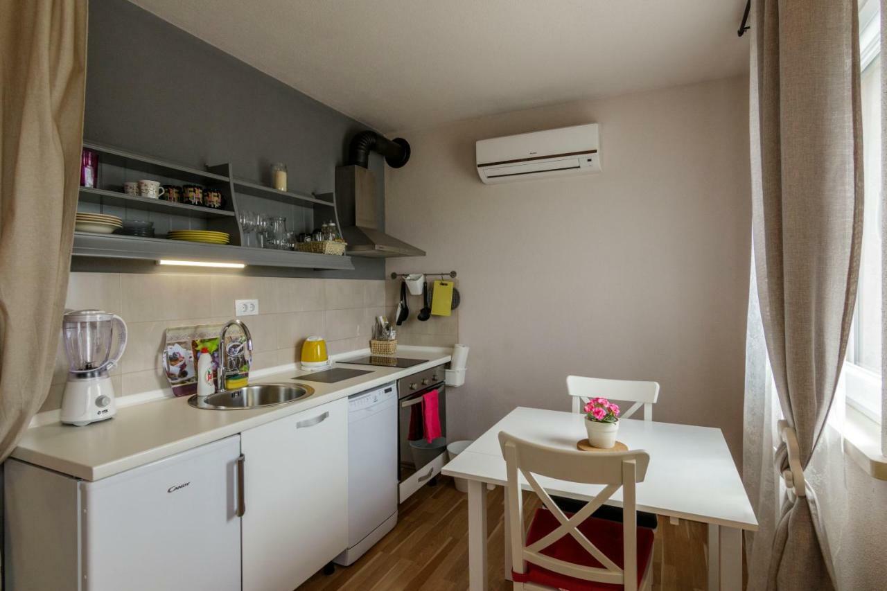 Apartments Mardesic Komiza Exterior photo