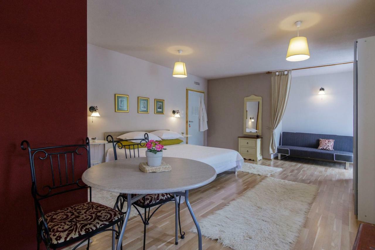 Apartments Mardesic Komiza Exterior photo